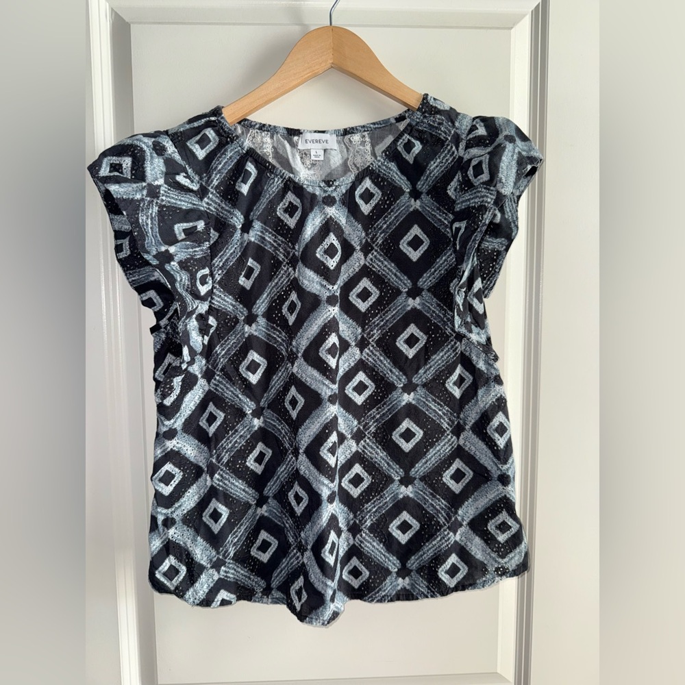 Evereve Blue and White Embroidered  Detail Cap Sleeve Top Size Large
